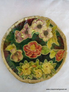 piatto verdone con fiori vari