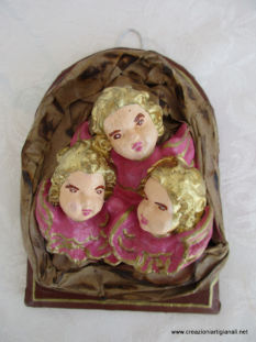 quadretto con tre angeli rosa