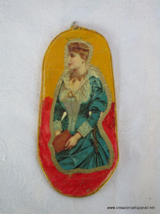 quadretto in terracotta con donna