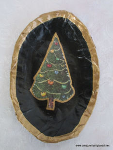 ovale con albero
