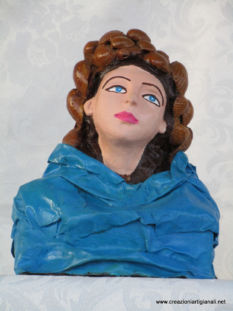 Testina donna con capelli conchiglia